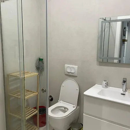 아파트 Elior Bazaar 티라나